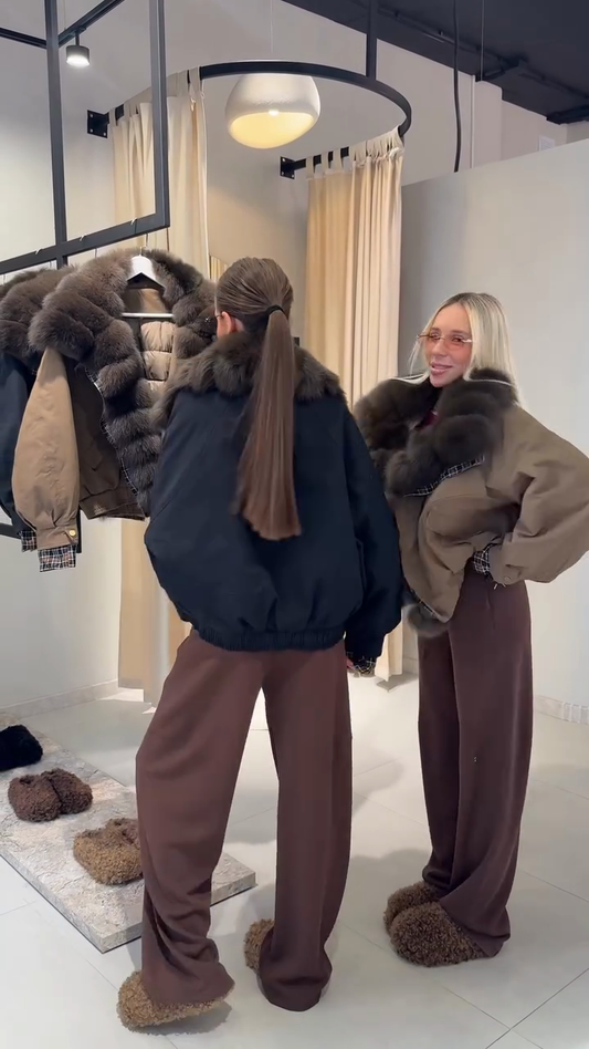 Practical coat with faux fur collar