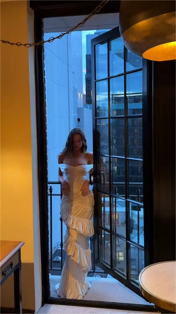 Off-the-shoulder ruffled fishtail skirt